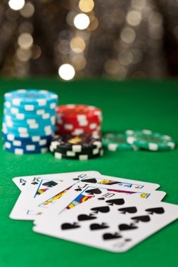Dasar Number draw results displayed on mobile screen with live chat